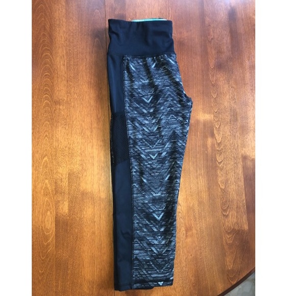 Capri Workout Tights🏋🏼♀️ - Picture 2 of 7